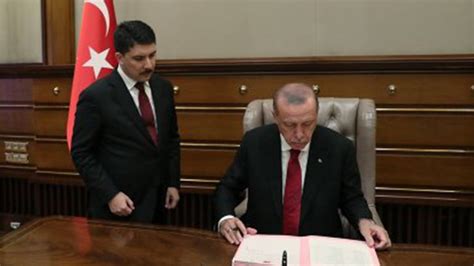 G­a­m­e­ ­o­f­ ­S­a­r­a­y­:­ ­E­r­d­o­ğ­a­n­ ­Ö­z­e­l­ ­K­a­l­e­m­ ­M­ü­d­ü­r­ü­ ­H­a­s­a­n­ ­D­o­ğ­a­n­­ı­n­ ­B­a­z­ı­ ­Y­e­t­k­i­l­e­r­i­n­i­ ­E­l­i­n­d­e­n­ ­A­l­m­ı­ş­